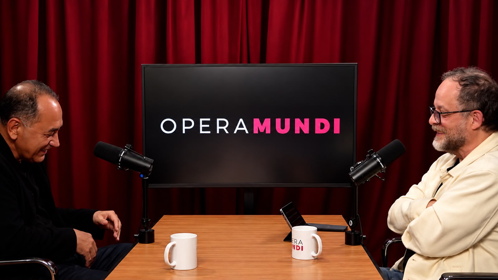 Durante a entrevista, Breno Altman questiona João Paulo Cunha sobre o cenário político brasileiro, a mobilização popular e a relação entre o governo e o Congresso Nacional.